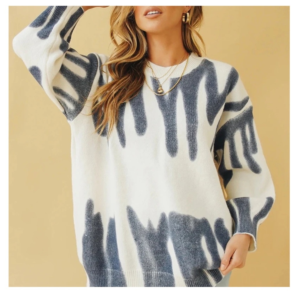 Le Lis | White and Navy/ Grey-ish  Sweater